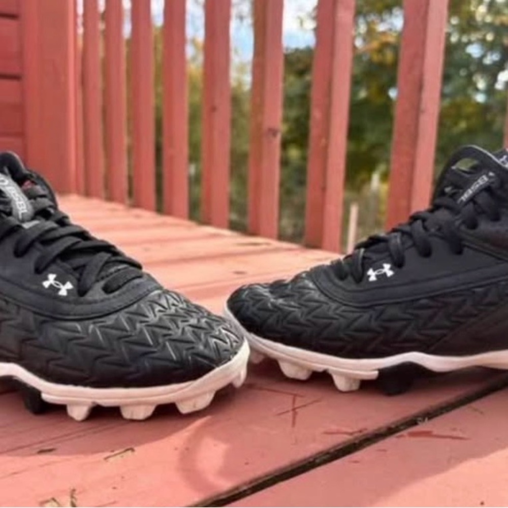 Youth Under Armour Baseball cleats